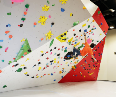 Bouldering at Lotte Arai Bouldering at Lotte Arai