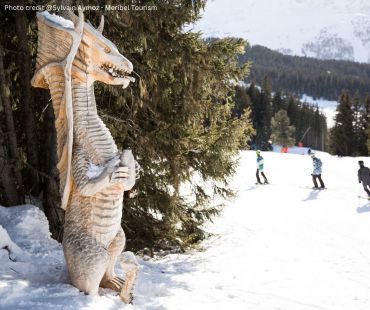 Dragon statues on snowy runs Dragon statues on snowy runs